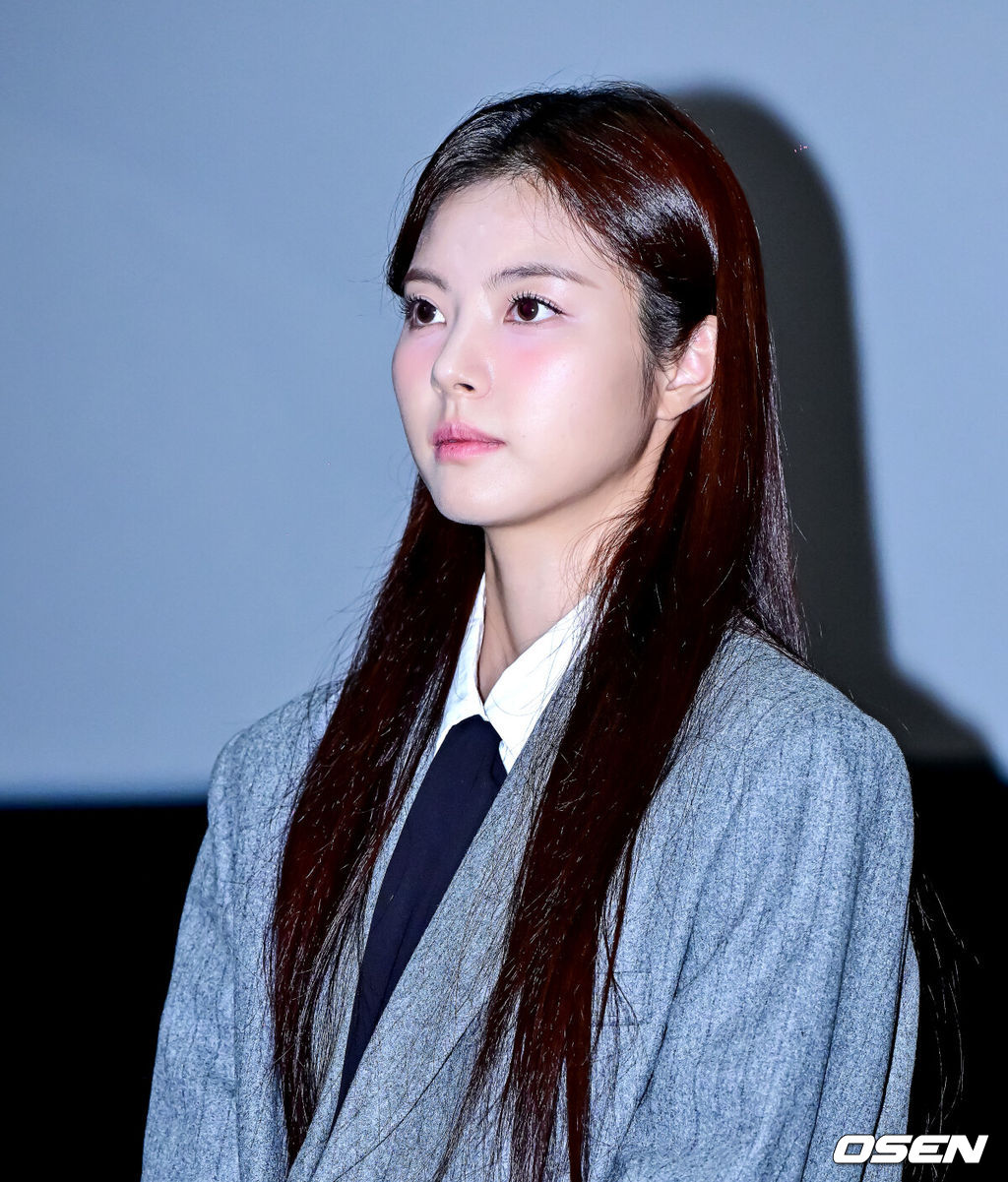 12일 오후 서울 강남구 삼성동 메가박스 코엑스에서 영화 '보통의 가족' 무대인사가 진행됐다.'보통의 가족'(감독 허진호, 제공배급 (주)하이브미디어코프·(주)마인드마크, 제작 (주)하이브미디어코프, 공동제작: (주)하이그라운드)은 각자의 신념을 가지고 살아가던 네 사람이 아이들의 범죄현장이 담긴 CCTV를 보게 되면서 모든 것이 무너져가는 모습을 담은 웰메이드 서스펜스 작품이다.배우 홍예지가 무대인사를 하고 있다. 2024.10.12 / jpnews@osen.co.kr