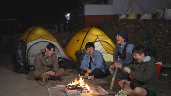 기안84 눈물·이시언 2세 소원 통했다...&apos;태계일주4&apos;, &apos;나혼산&apos; 꺾고 예능 1위 [Oh!쎈 이슈]