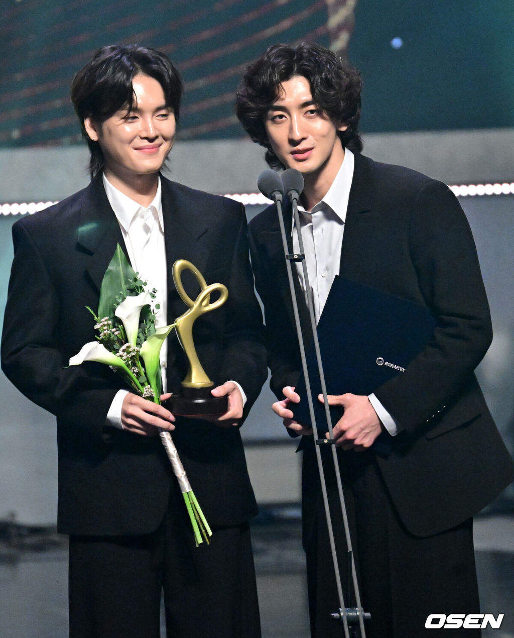 31일 오후 서울 장충동 국립극장 해오름극장에서 '2024 대한민국 대중문화예술상' 시상식이 열렸다.올해로 15회를 맞이한 '대중문화예술상'은 대중문화예술인들의 사회적 위상과 창작 의욕을 높이고, 대중문화예술산업 발전에 이바지한 이들의 공을 기리고자 마련된 대중문화예술 분야 최고 권위의 정부 포상이다.그룹 잔나비가 문화체육관광부장관 표창을 받은 뒤 소감을 전하고 있다. 2024.10.31 / dreamer@osen.co.kr
