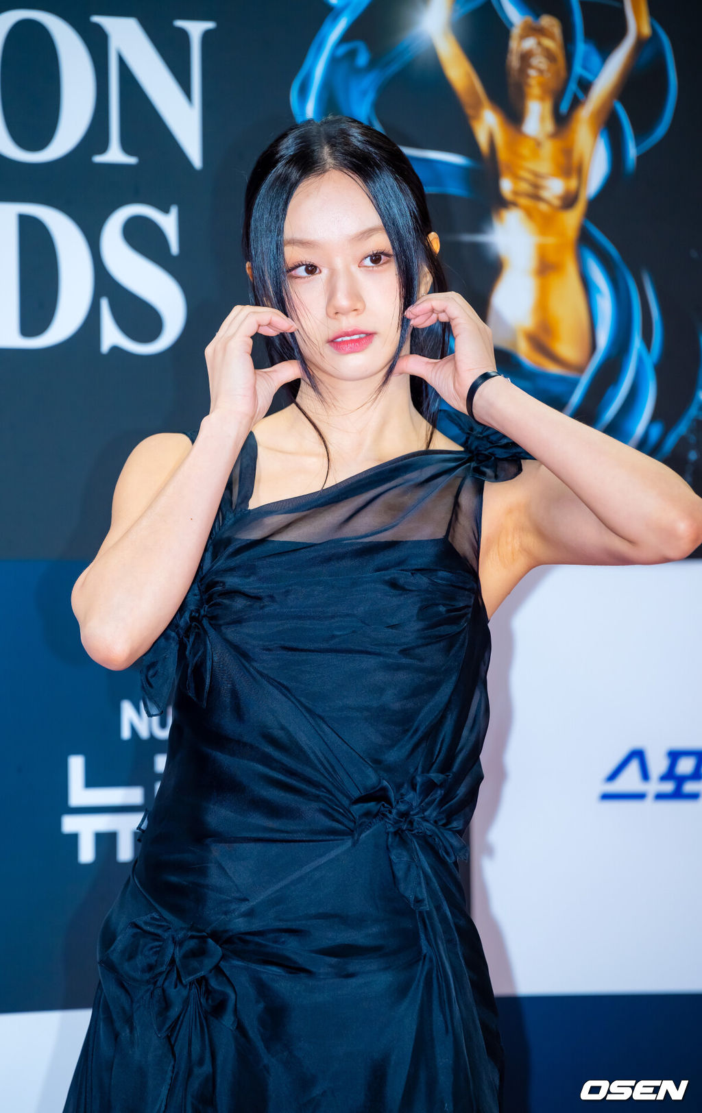 제45회 청룡영화상 레드카펫 행사가 29일 오후 서울 여의도 KBS홀 앞 광장에서 진행됐다.한편, ‘제45회 청룡영화상’은 29일 오후 서울 여의도 KBS홀에서 개최된다. 진행은 배우 한지민, 이제훈이 맡는다.배우 이혜리가 레드카펫을 밟고 있다. 2024.11.29 / rumi@osen.co.kr