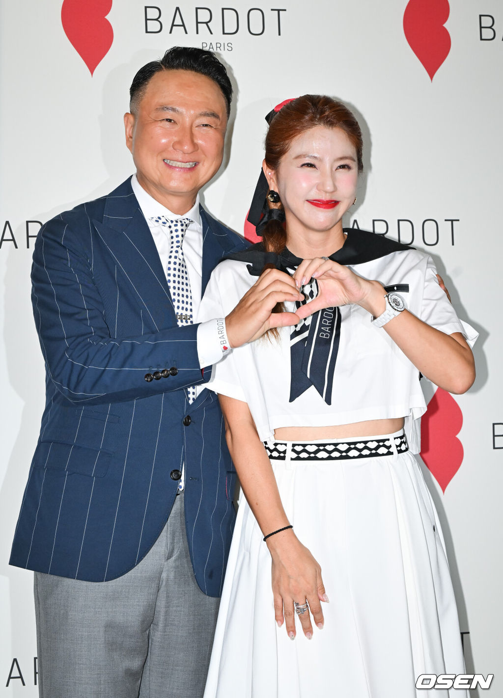 2일 오후 서울 강남구 논현동 한 스토어에서 패션 브랜드 바르도 (BARDOT) 한국 론칭 행사가 진행됐다. 주영훈-이윤미 부부가 포즈를 취하고 있다. 2024.07.02 / soul1014@osen.co.kr