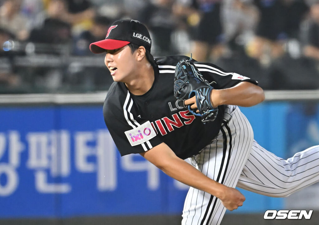 2일 부산 사직야구장에서 2025 신한 SOL 뱅크 KBO 리그 롯데 자이언츠와 LG 트윈스의 경기가 열렸다. 홈팀 롯데는 감보아가, 방문팀 LG는 임찬규가 선발 출전했다.LG 트윈스 박시원이 역투하고 있다. 2025.07.02 / foto0307@osen.co.kr