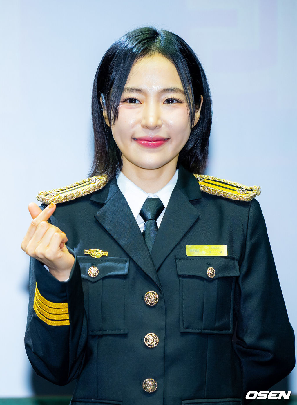 19일 서울 중로구 CGV피카디리1958 피카디리홀에서 세대 공감 뮤직쇼 '트롯열차-피카디리역' 프레스콜 행사가 열렸다.이번 공연은 1970년대부터 현재까지 시대별 트로트 명곡을 중심으로 구성돼, 부모 세대에게는 향수를, 자녀 세대에게는 공감과 새로운 문화 체험을 선사할 예정이다.가수 홍자가 포토타임을 갖고 있다. 2025.06.19 /rumi@osen.co.kr