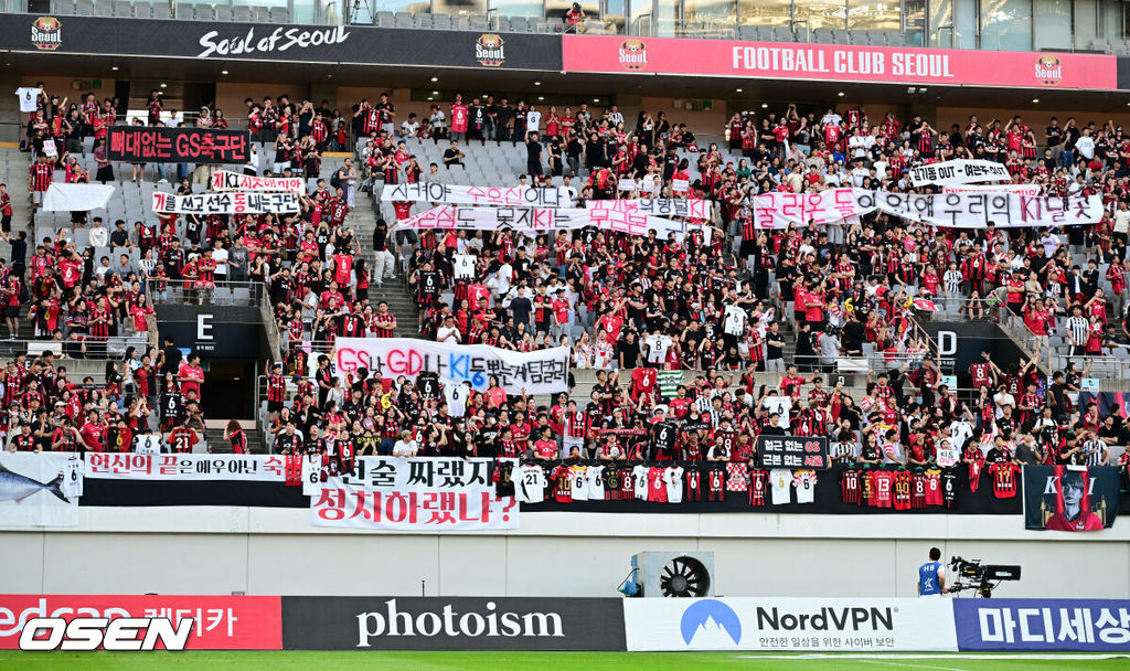 29일 오후 서울 마포구 월드컵경기장에서 하나은행 K리그 1 2025 21라운드 서울 FC와 포항 스틸러스의 경기가 열렸다. 서울은 6승 9무 5패로 리그 8위, 포항은 9승 5무 6패로 리그 4위를 기록하고 있다.최근 서울 기성용의 포항 이적에 성난 팬들이 항의를 보내고 있다. 2025.06.29 / ksl0919@osen.co.kr