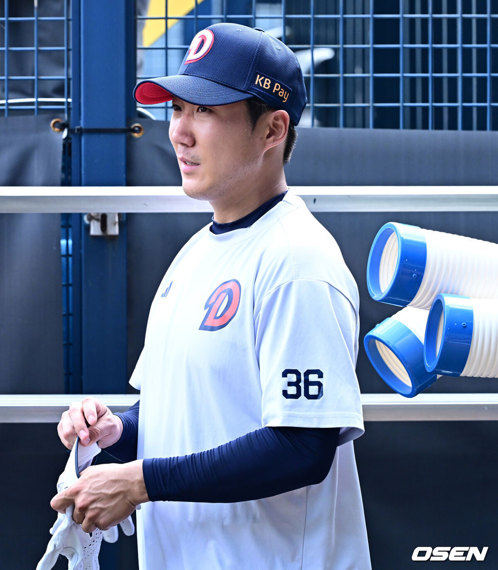 3일 오후 서울 잠실구장에서 ‘2025 신한 SOL Bank KBO리그’ 두산 베어스와 삼성 라이온즈의 경기가 열렸다.두산은 곽빈, 삼성은 최원태가 선발로 나섰다.경기에 앞서 두산 추재현이 훈련을 준비하고 있다. 2025.07.03 /jpnews@osen.co.kr