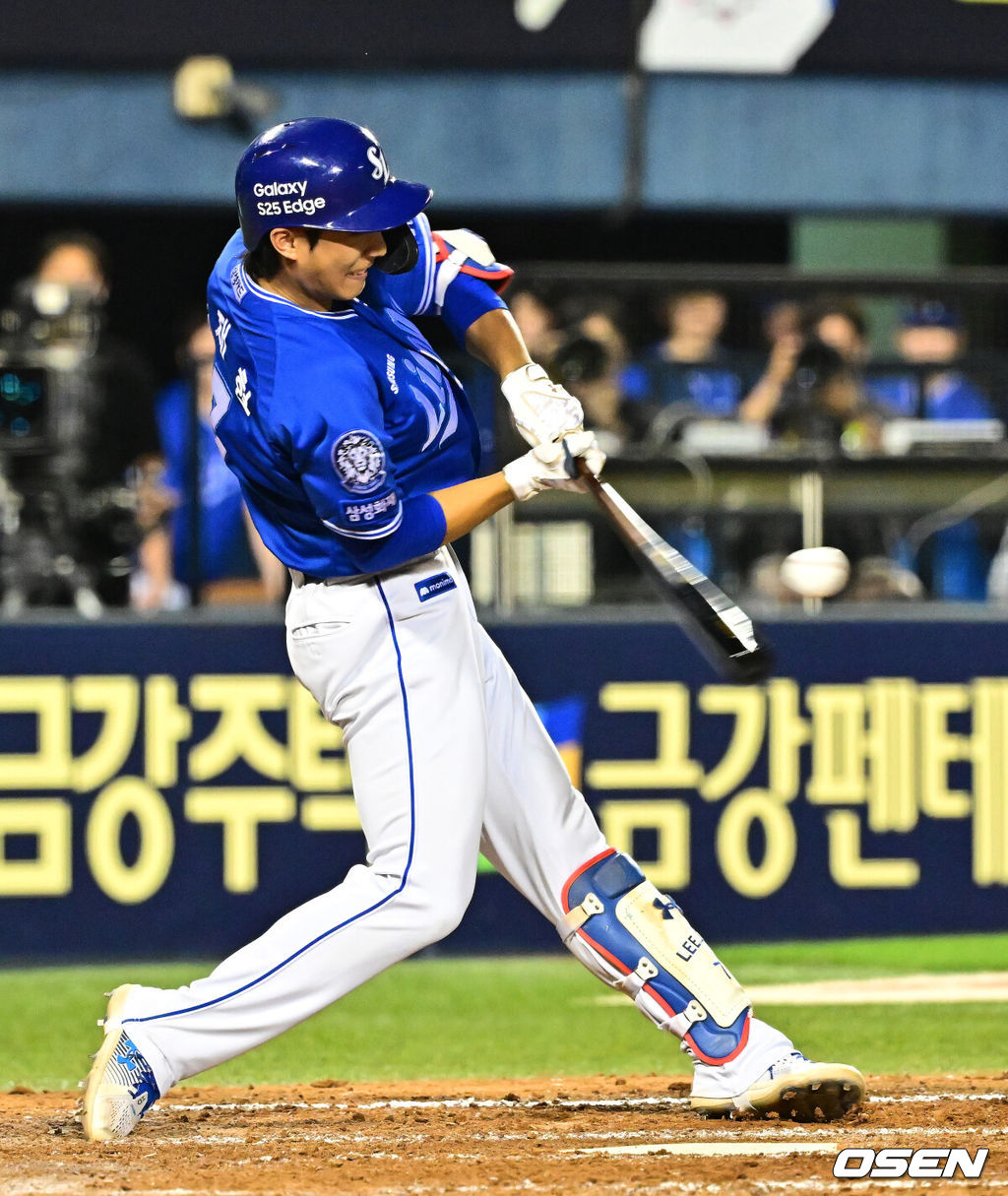 3일 오후 서울 잠실구장에서 ‘2025 신한 SOL Bank KBO리그’ 두산 베어스와 삼성 라이온즈의 경기가 열렸다.두산은 곽빈, 삼성은 최원태가 선발로 나섰다.9회초 무사 만루에서 삼성 이재현이 역전 그랜드슬램을 날리고 있다. 2025.07.03 /jpnews@osen.co.kr