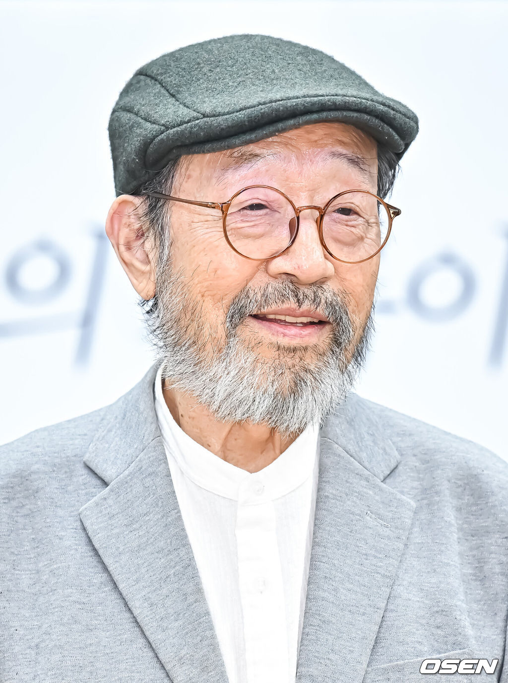 ㅊ9일 오전 서울 종로구 동승동 예술가의 집에서 연극 '고도를 기다리며' 기자간담회가 진행됐다.‘고도를 기다리며’는 아일랜드 출신 극작가 사무엘 베케트의 대표작이다. 에스트라공(고공)과 블라디미르(디디)라는 두 방랑자가 실체가 없는 인물 ‘고도’(Godot)를 하염없이 기다리는 내용을 그린 희비극이다. 이번 공연은 신구, 박근형, 박정자, 김학철, 김리안 등이 출연한다.배우 신구가 포즈를 취하고 있다. . / soul1014@osen.co.kr