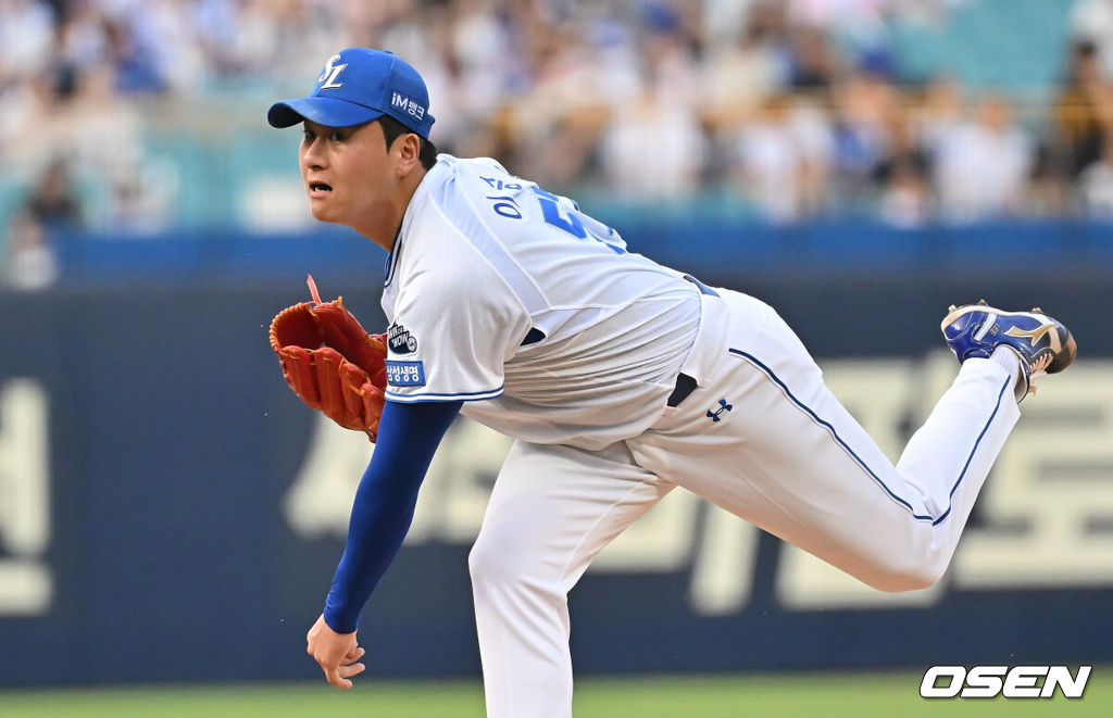 4일 대구삼성라이온즈파크에서 2025 신한 SOL 뱅크 KBO 리그 삼성 라이온즈와 LG 트윈스의 경기가 열렸다. 홈팀 삼성은 이승현이, 방문팀 LG는 송승기가 선발 출전했다. 삼성 라이온즈 선발 투수 이승현이 역투하고 있다. 2025.07.04 / foto0307@osen.co.kr