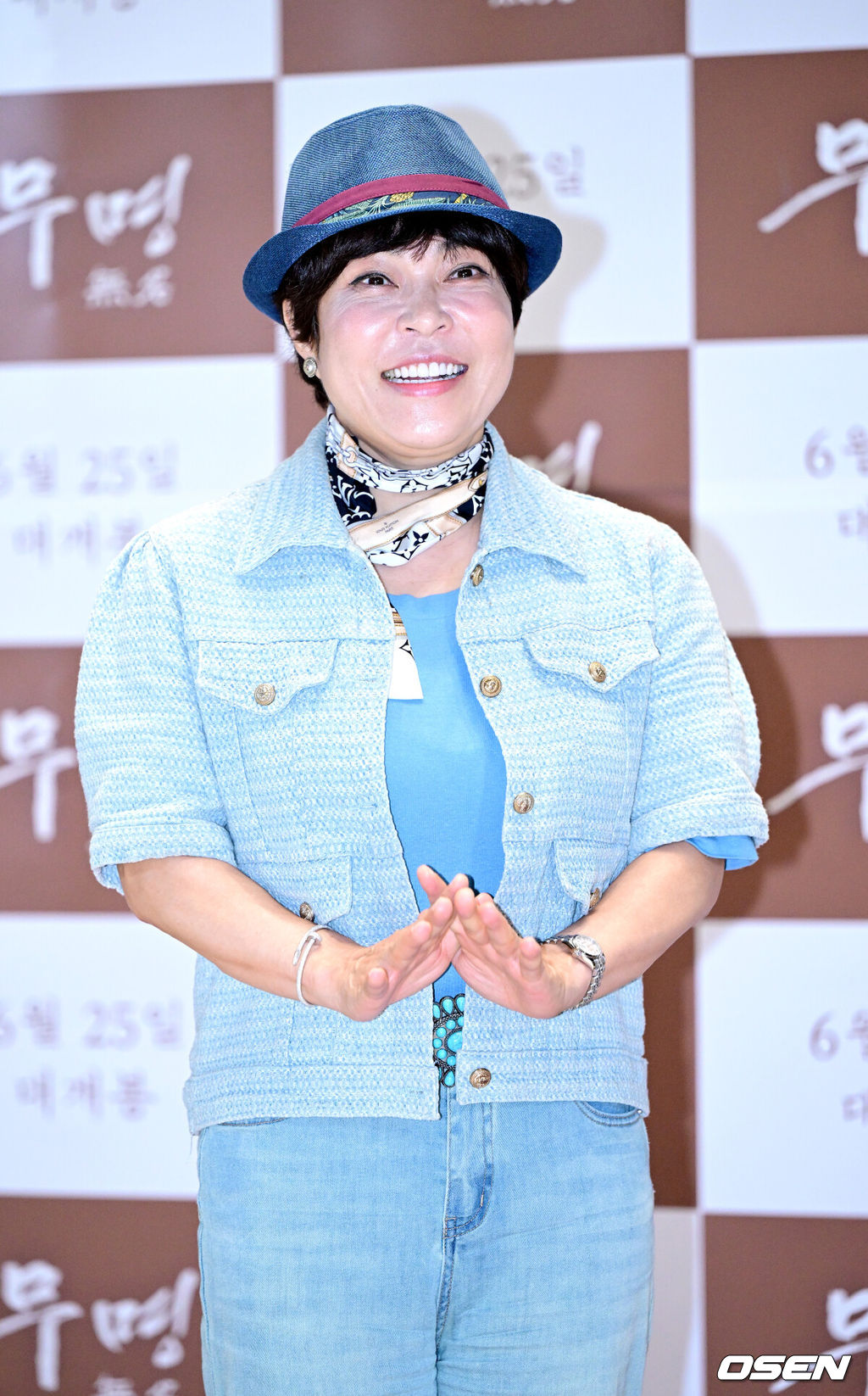 16일 오후 서울 신천동 롯데시네마 월드타워에서 영화 ‘무명 無名’(감독 유진주) 포토월 행사가 열렸다.‘무명 無名’은 일제강점기 당시 조선에 복음을 전하기 위해 찾아온 선교사들의 이야기를 담았다.방송인 조혜련이 포토타임을 하고 있다. 2025.06.16 / dreamer@osen.co.kr
