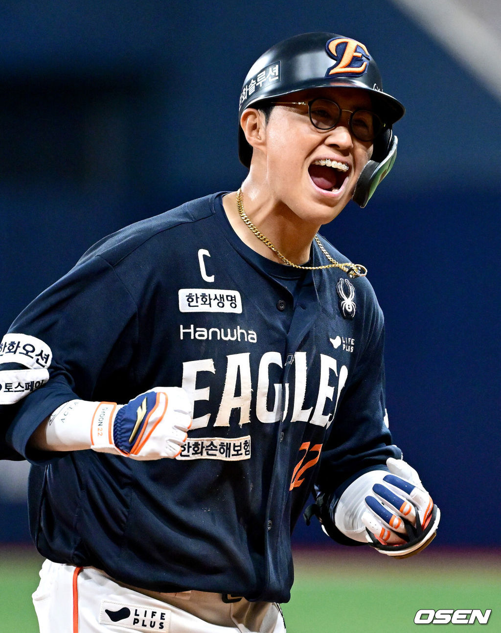 5일 서울 고척스카이돔에서 ‘2025 신한 SOL Bank KBO리그’ 키움 히어로즈와 한화 이글스의 경기가 열렸다.홈팀 키움은 라클란 웰스, 방문팀 한화는 류현진을 선발로 내세웠다.8회초 2사 1루 상황 한화 채은성이 역전 좌월 투런포를 날리고 그라운드를 돌며 포효하고 있다. 2025.07.05 / dreamer@osen.co.kr