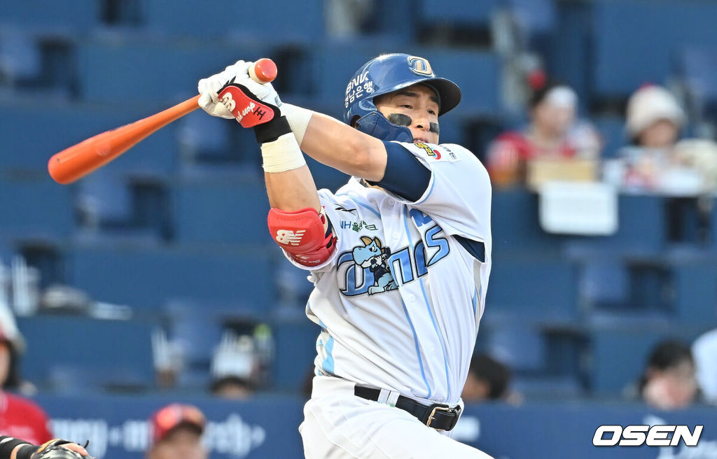 6일 창원NC파크에서 2025 신한 SOL 뱅크 KBO 리그 NC 다이노스와 SSG 랜더스의 경기가 열렸다. 홈팀 NC는 라일리가, 방문팀 SSG는 김건우가 선발 출전했다. NC 다이노스 손아섭이 힘찬 타격을 하고 있다. 2025.07.06 / foto0307@osen.co.kr