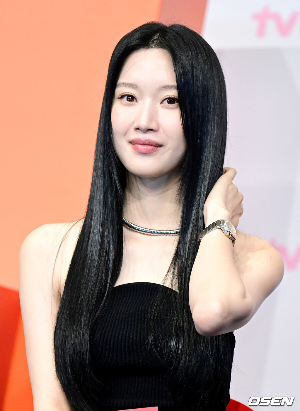 1일 오후 서울 신도림동 더링크서울 트리뷰트 포트폴리오 호텔에서 tvN 새 토일드라마 ‘서초동’ 제작발표회가 열렸다.‘서초동’은 매일 서초동 법조타운으로 출근하는 어쏘 변호사(법무법인에 고용되어 월급을 받는 변호사) 5인방의 희로애락 성장기를 담아내는 드라마다.배우 문가영이 취재진의 질문을 듣고 있다. 2025.07.01 / dreamer@osen.co.kr