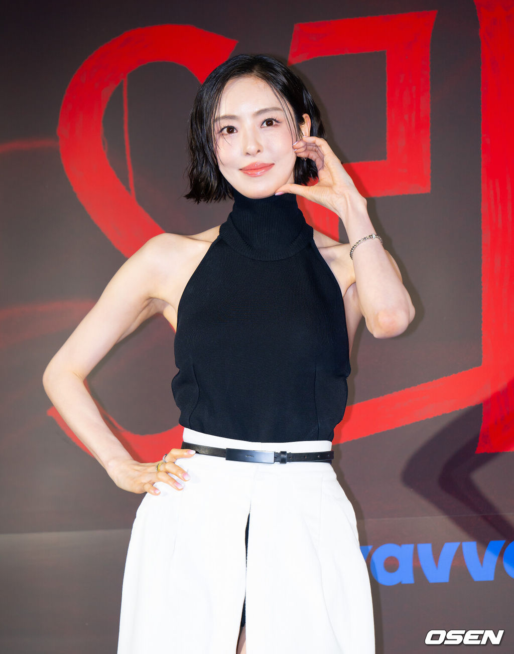 7일 오후 서울 용산구 한강대로 CGV 용산아이파크몰에서 영화 웨이브 오리지널 ‘S라인’ 언론시사회 및 제작발표회가 열렸다. 드라마 ‘S라인’은 성적 관계를 맺은 사람들 사이에 연결된 붉은 선, 일명 S라인이 보이기 시작하면서 감춰졌던 진실과 금지된 욕망이 드러나는 판타지 스릴러다.배우 이다희가 포토타임을 갖고 있다. 2025.07.07 / ksl0919@osen.co.kr