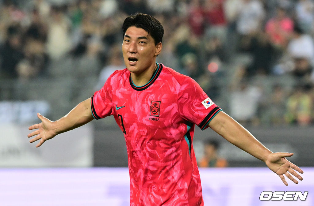 7일 경기 용인시 용인 미르 스타디움에서 2025 동아시아 축구연맹(EAFF) E-1 챔피언십(동아시안컵) 대한민국 남자 축구 대표팀과 중국의 개막전이 열렸다.한국은 중국과 첫 경기를 시작으로 11일 홍콩, 15일 일본과 격돌한다. 경기는 모두 용인에서 치러지며 3경기 성적에 따라 그대로 최종 순위가 결정된다.전반 한국 주민규가 팀의 두 번째 골을 넣은 뒤 기뻐하고 있다. 2025.07.07 /cej@osen.co.kr