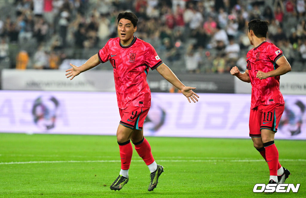 7일 경기 용인시 용인 미르 스타디움에서 2025 동아시아 축구연맹(EAFF) E-1 챔피언십(동아시안컵) 대한민국 남자 축구 대표팀과 중국의 개막전이 열렸다.한국은 중국과 첫 경기를 시작으로 11일 홍콩, 15일 일본과 격돌한다. 경기는 모두 용인에서 치러지며 3경기 성적에 따라 그대로 최종 순위가 결정된다.전반 한국 주민규가 팀의 두 번째 골을 넣은 뒤 기뻐하고 있다. 2025.07.07 /cej@osen.co.kr