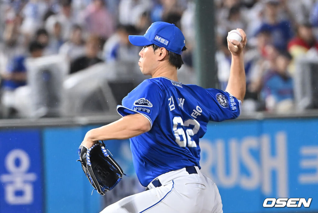 20일 부산 사직야구장에서 2025 신한 SOL 뱅크 KBO 리그 롯데 자이언츠와 삼성 라이온즈의 경기가 열렸다. 홈팀 롯데는 감보아가, 방문팀 삼성은 김대호가 선발 출전했다.삼성 라이온즈 김재윤이 역투하고 있다. 2025.06.20 / foto0307@osen.co.kr