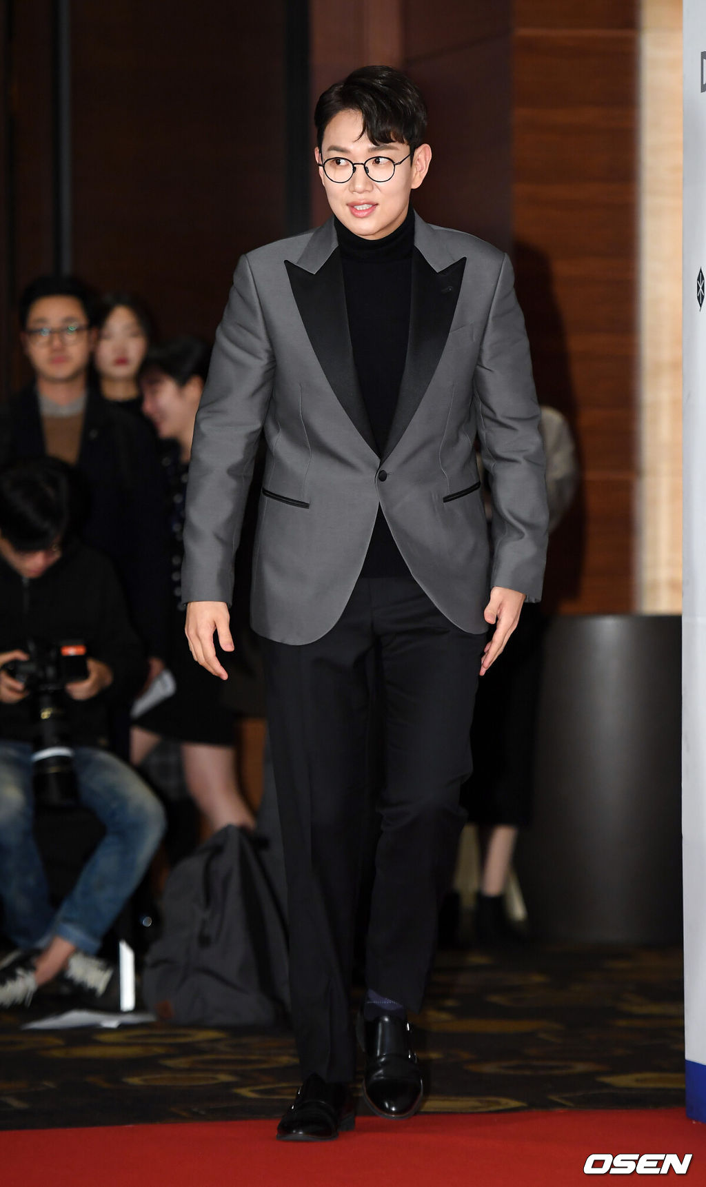 17일 오후 서울 영등포구 콘래드 서울 호텔에서 '2020 대한민국 퍼스트브랜드 대상' 포토월 행사가 열렸다.아나테이너 장성규가 입장하고 있다. /cej@osen.co.kr
