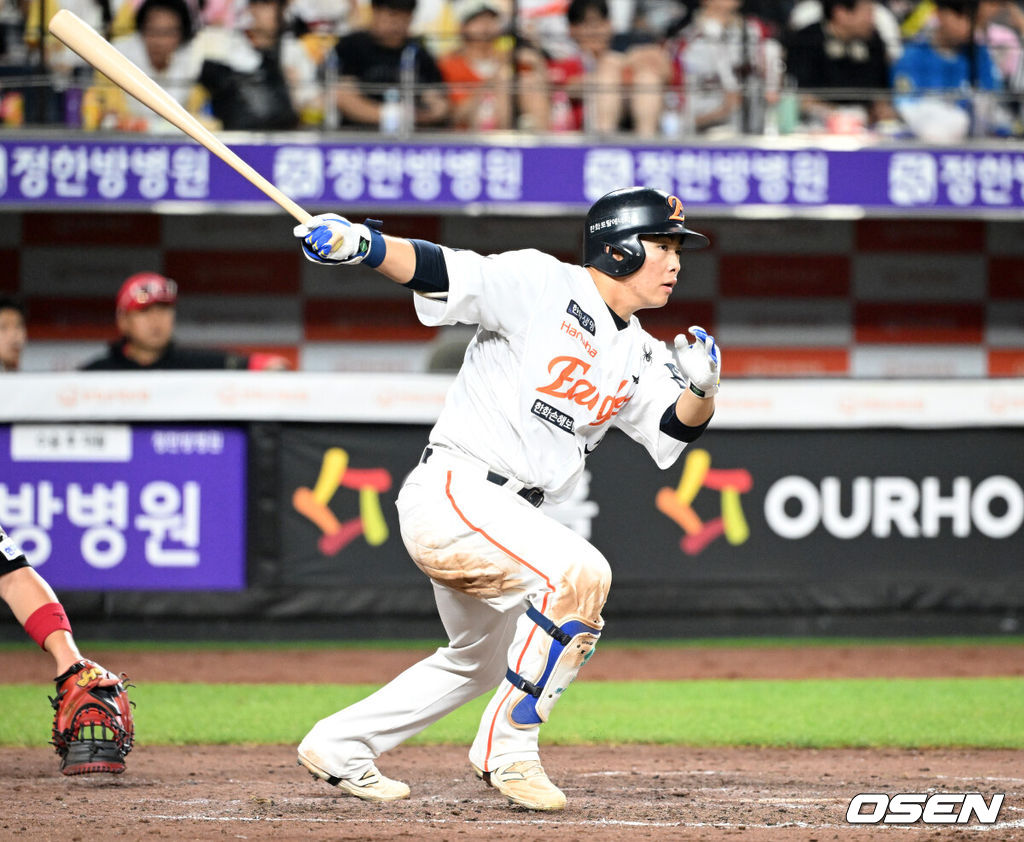 8일 오후 대전 한화생명볼파크에서 2025 신한 SOL Bank KBO리그 한화 이글스와 KIA 타이거즈의 경기가 열렸다.한화는 문동주, KIA는 윤영철을 선발로 내세웠다.4회말 무사에서 한화 문현빈이 우전 안타를 치고 있다. 2025.07.08 /sunday@osen.co.kr