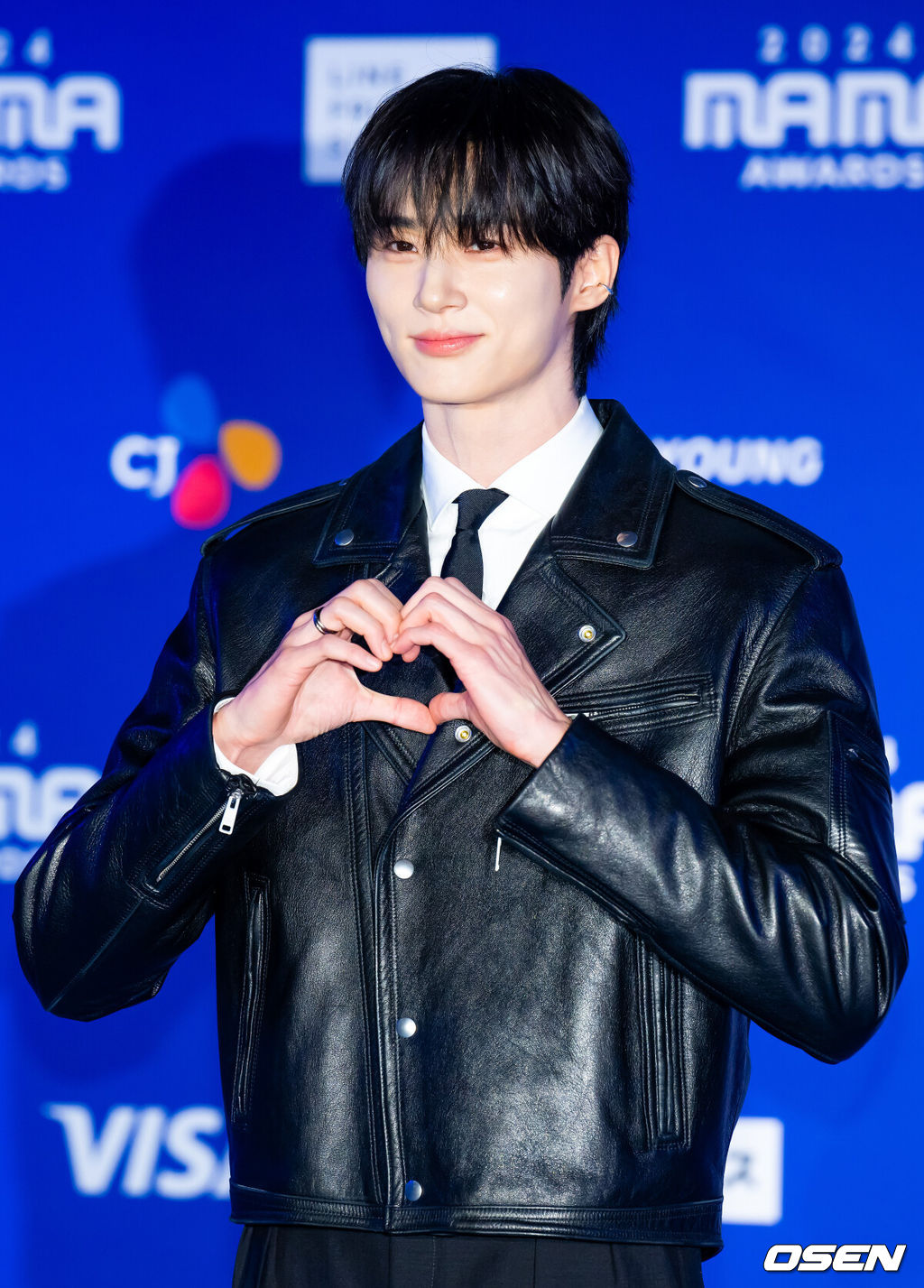 22일 오후 일본 교세라 돔 오사카서 '2024 MAMA AWARDS(마마 어워즈)' 레드카펫 행사가 진행됐다.'2024 MAMA AWARDS'는 현지시간 기준으로 21일 미국 LA 돌비씨어터에서, 22일과 23일에 일본 교세라 돔 오사카에서 개최된다.배우 변우석이 레드카펫을 밟으며 포즈를 취하고 있다. 2024.11.22 /rumi@osen.co.kr