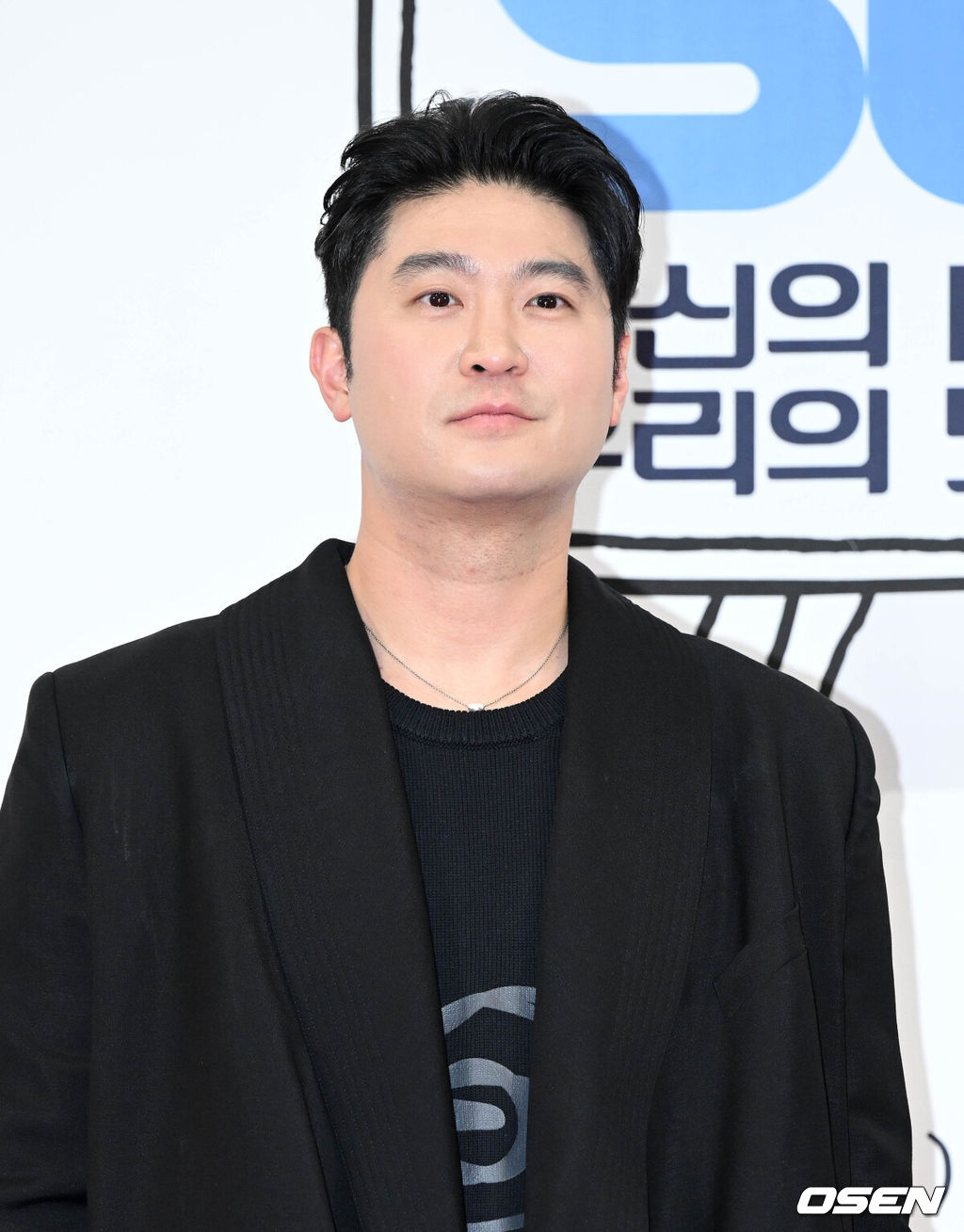 3일 오후 서울 영등포구 KBS홀에서 공영방송 50주년 특집 '당신의 KBS, 우리의 50년' 레드카펫 행사가 열렸다.다이나믹듀오 최자가 포즈를 취하고 있다. 2023.03.03 /cej@osen.co.kr