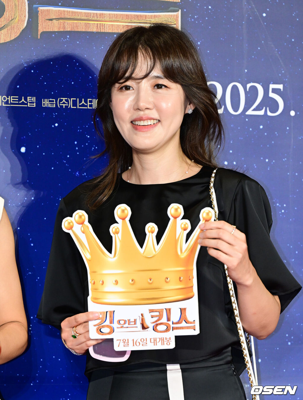 영화 '킹 오브 킹스'(감독 장성호, 제작 모팩스튜디오, 배급 디스테이션, 공동배급 시테스) VIP 포토월 행사가 9일 서울 강남구 메가박스 코엑스에서 열렸다.'킹 오브 킹스'는 이병헌, 진선규, 이하늬, 양동근, 차인표, 권오중, 장광 등 대한민국 대표 배우들이 목소리 연기로 참여한 글로벌 K-애니메이션이다. 한국어 더빙판과 할리우드 배우들이 참여한 자막판은 오는 16일, 전국 극장에서 동시 개봉된다.이하정이 포즈를 취하고 있다. 2025.07.09 /cej@osen.co.kr