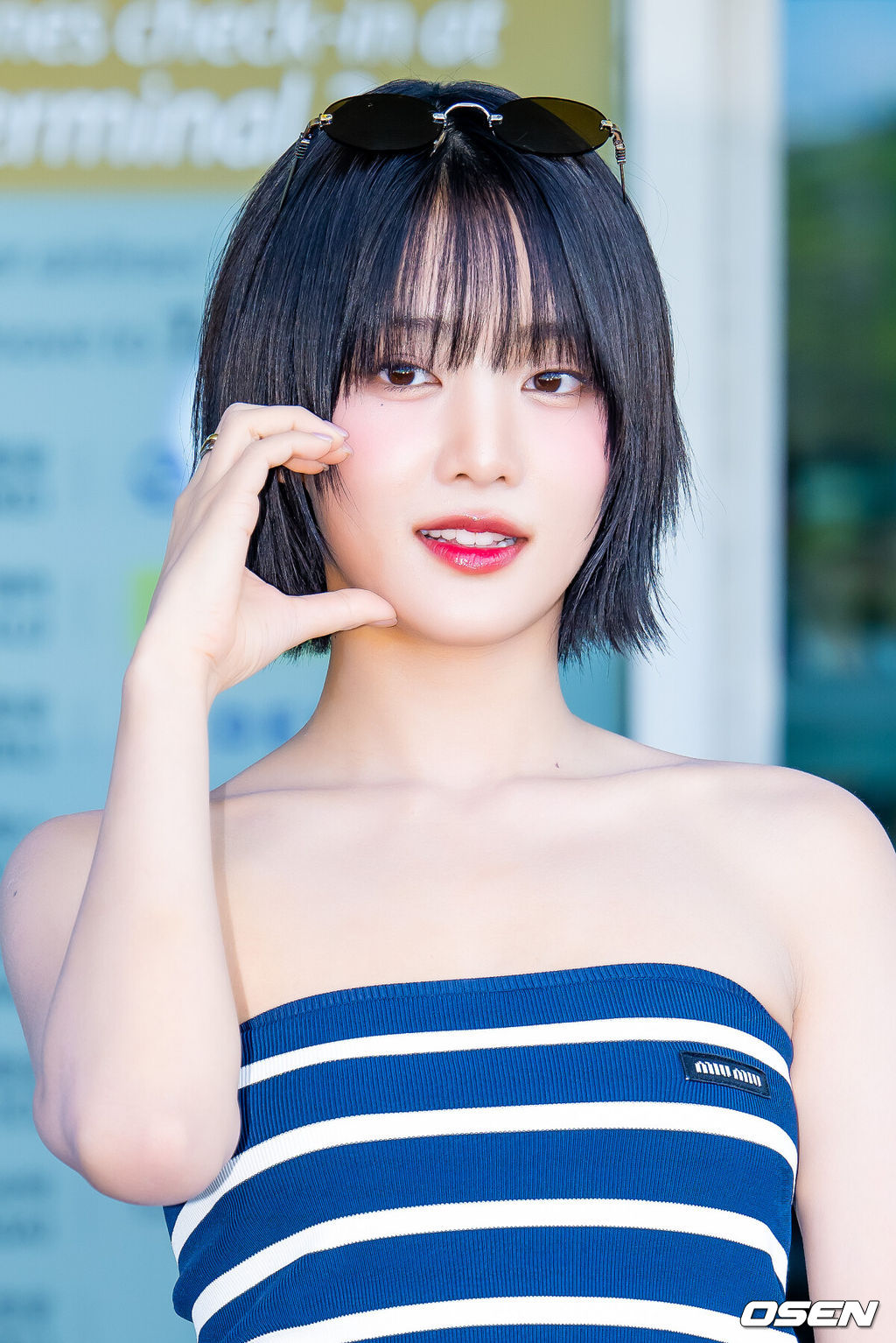 아이들 민니가 11일 오후 인천국제공항을 통해 해외 일정 참석 차 출국했다.아이들(i-dle) 민니는 말레이시아 쿠알라룸푸르로 출국했다.아이들 민니가 출국길에서 포즈를 취하고 있다. 2025.07.11 / rumi@osen.co.kr