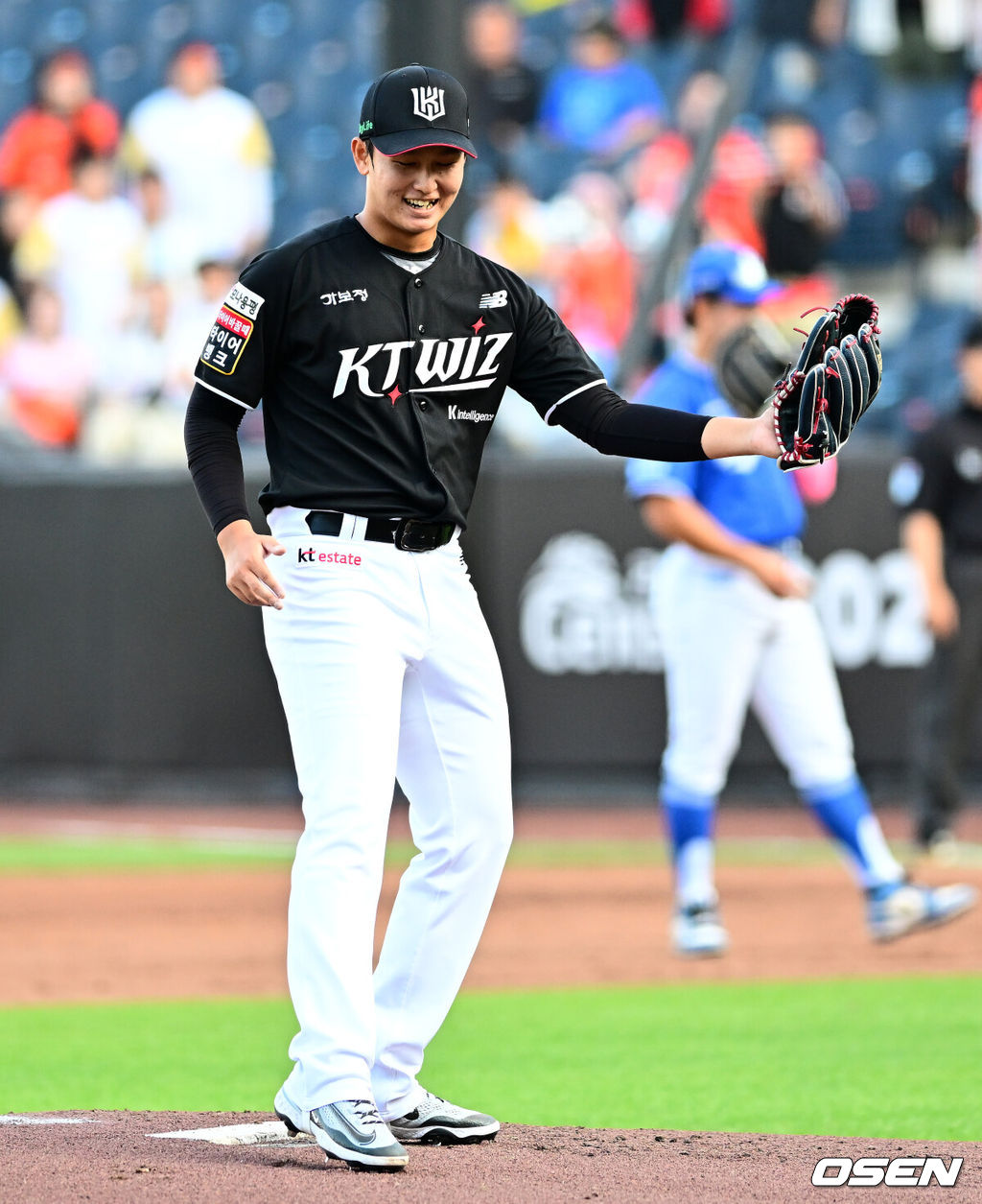 11일 오후 대전 한화생명볼파크에서 'KBO 올스타 프라이데이' 퓨처스 올스타전이 열렸다.KBO 올스타전의 전야제인 퓨처스 올스타전 경기는 남부리그(상무, KT, 삼성, NC, 롯데, KIA)와 북부리그(한화, SSG, LG, 두산, 고양) 대표로 나선 총 48명의 선수가 치열한 승부를 펼친다.1회말 KT 강건이 삼진을 잡으며 아웃송 세리머니를 하고 있다. 2025.07.11 / jpnews@osen.co.kr