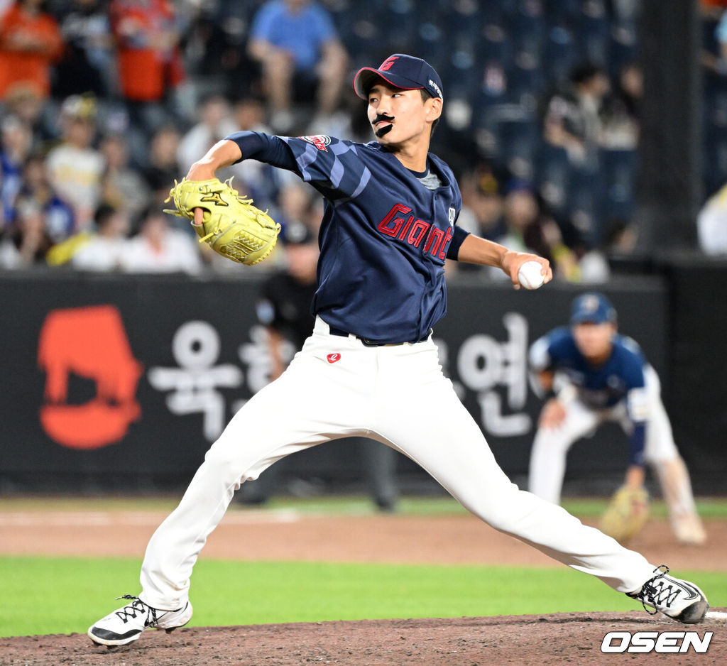 11일 오후 대전 한화생명볼파크에서 'KBO 올스타 프라이데이' 퓨처스 올스타전이 열렸다.KBO 올스타전의 전야제인 퓨처스 올스타전 경기는 남부리그(상무, KT, 삼성, NC, 롯데, KIA)와 북부리그(한화, SSG, LG, 두산, 고양) 대표로 나선 총 48명의 선수가 치열한 승부를 펼친다.8회말 남부올스타 이영재가 역투하고 있다. 2025.07.11