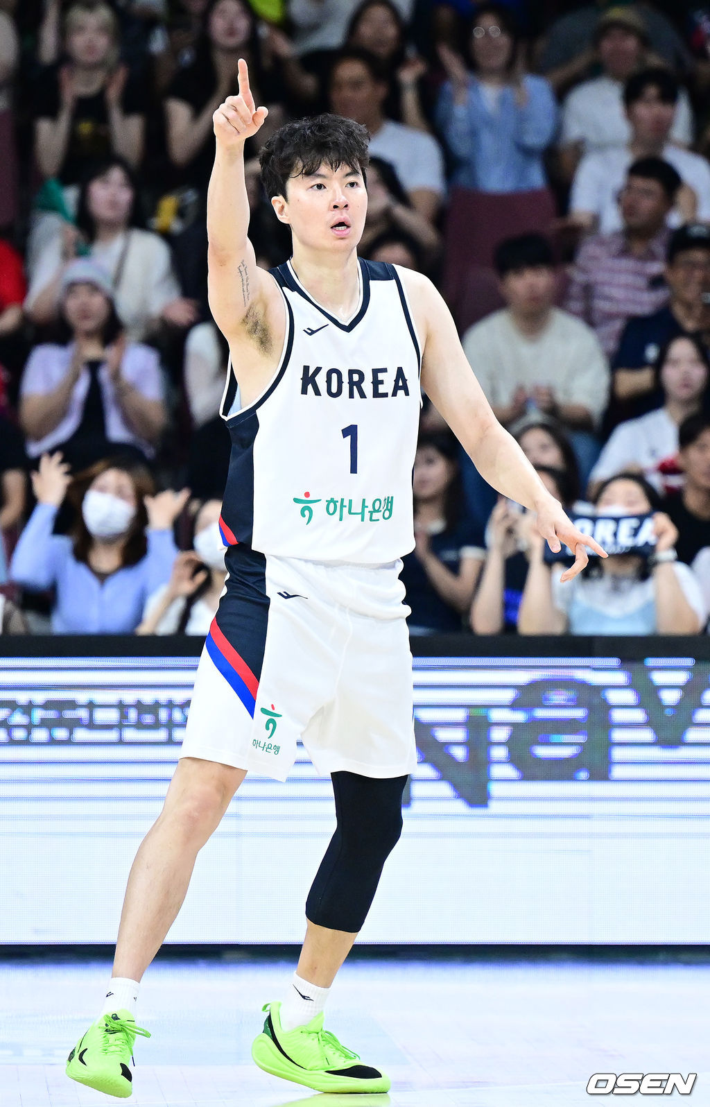 11일 오후 경기도 안양 정관장 아레나에서 ‘2025 남자농구 국가대표 평가전’ 대한민국과 일본의 경기가 열렸다.한국 남자농구 대표팀은 오는 8월 사우디아라비아 제다에서 열리는 '2025 FIBA 아시아컵'을 앞두고 오는 20일까지 일본, 카타르와 평가전을 갖는다.1쿼터, 한국 이현중이 득점에 기뻐하고 있다. 2025.07.11 / dreamer@osen.co.kr