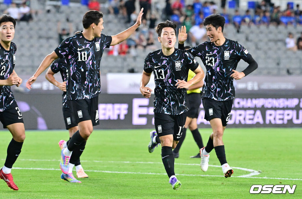 11일 오후 용인 미르스타디움에서 2025 동아시아축구연맹(EAFF) E-1 챔피언십(동아시안컵) 한국과 홍콩의 경기가 진행됐다.지난 7일 중국과의 1차전에서 3-0 완승을 거둔 한국은 2연승을 통해 통산 6번째 우승 가능성을 키우겠다는 목표를 세웠다.전반 강상윤이 선제골을 넣고 환호하고 있다. 2025.07.11 / soul1014@osen.co.kr