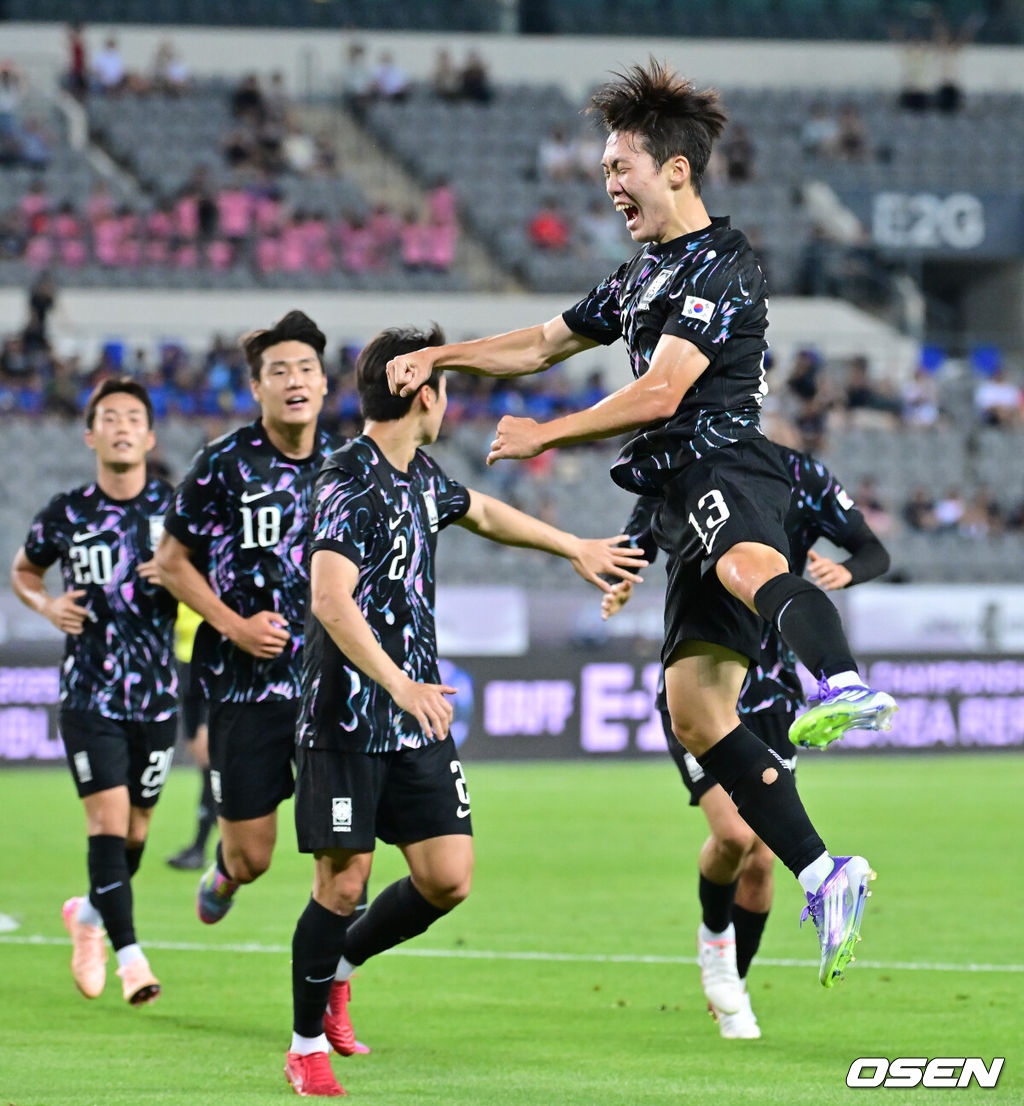11일 오후 용인 미르스타디움에서 2025 동아시아축구연맹(EAFF) E-1 챔피언십(동아시안컵) 한국과 홍콩의 경기가 진행됐다.지난 7일 중국과의 1차전에서 3-0 완승을 거둔 한국은 2연승을 통해 통산 6번째 우승 가능성을 키우겠다는 목표를 세웠다.전반 강상윤이 선제골을 넣고 환호하고 있다. 2025.07.11 / soul1014@osen.co.kr