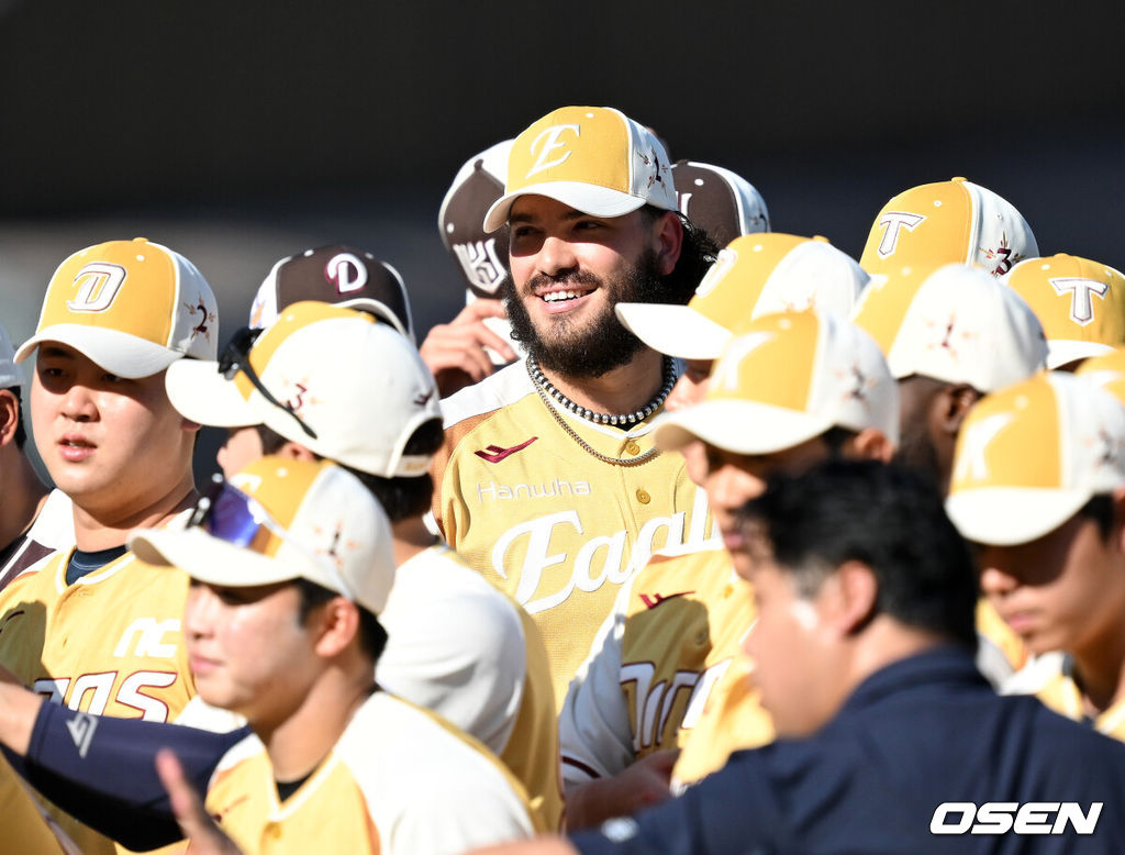 12일 오후 대전 한화생명볼파크에서 2025 신한 SOL뱅크 KBO 올스타전이 열렸다.13년 만에 대전에서 열리는 KBO 올스타전은 드림 올스타와 나눔올스타 대표로 나선 총 30명의 선수가 치열한 승부를 펼친다.한화 폰세가 미소를 짓고 있다. 2025.07.12 / sunday@osen.co.kr