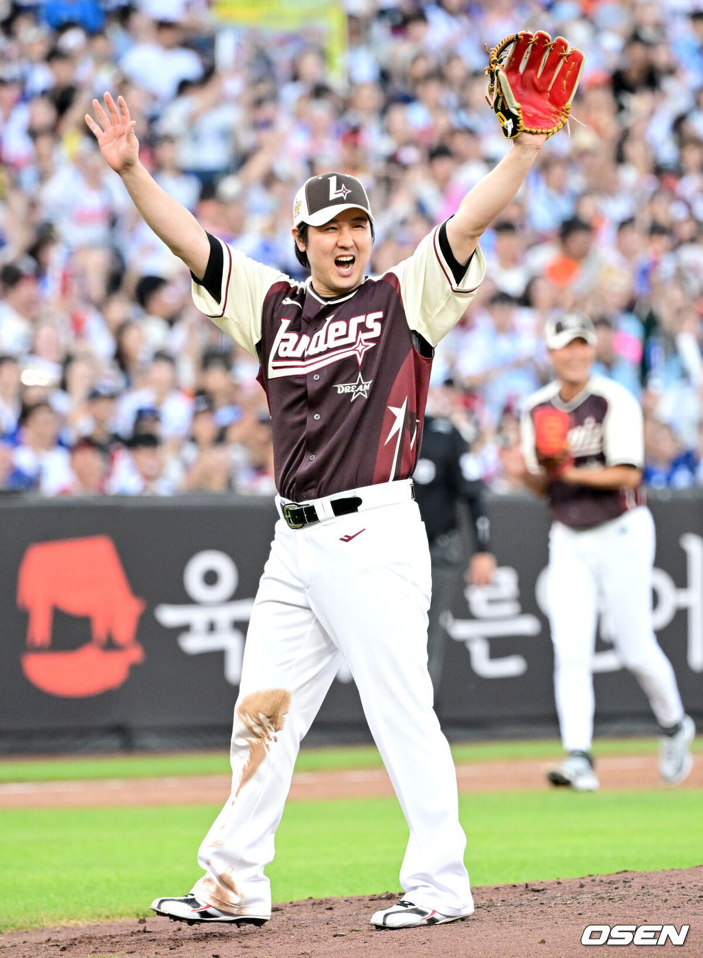 12일 오후 대전 한화생명볼파크에서 ‘2025 신한 SOL Bank KBO리그’ 올스타전이 열렸다.KBO 올스타전 경기는 드림 올스타와 나눔올스타 대표로 나선 총 30명의 선수가 치열한 승부를 펼친다.2회말 2사에서 마운드에 오른 올스타 최정이 이닝을 마무리 지은 뒤 기뻐하고 있다. 2025.07.12 / dreamer@osen.co.kr