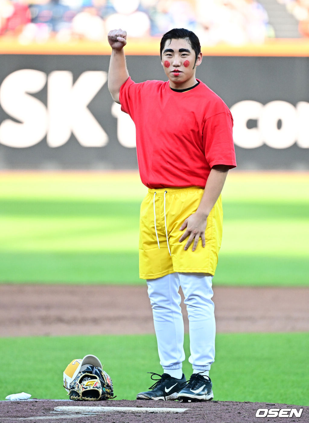 12일 오후 대전 한화생명볼파크에서 2025 신한 SOL뱅크 KBO 올스타전이 열렸다.13년 만에 대전에서 열리는 KBO 올스타전은 드림 올스타와 나눔올스타 대표로 나선 총 30명의 선수가 치열한 승부를 펼친다.2회 LG 박명근이 마운드에 올라 퍼포먼스를 선보이고 있다. 2025.07.12 / jpnews@osen.co.kr