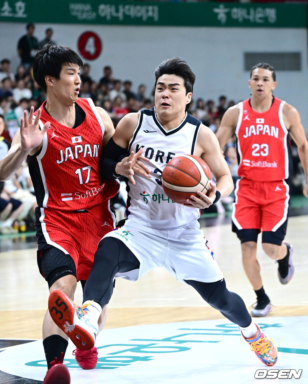 11일 오후 경기도 안양 정관장 아레나에서 ‘2025 남자농구 국가대표 평가전’ 대한민국과 일본의 경기가 열렸다.한국 남자농구 대표팀은 오는 8월 사우디아라비아 제다에서 열리는 '2025 FIBA 아시아컵'을 앞두고 오는 20일까지 일본, 카타르와 평가전을 갖는다.1쿼터, 한국 정성우가 돌파를 펼치고 있다. 2025.07.11 / dreamer@osen.co.kr