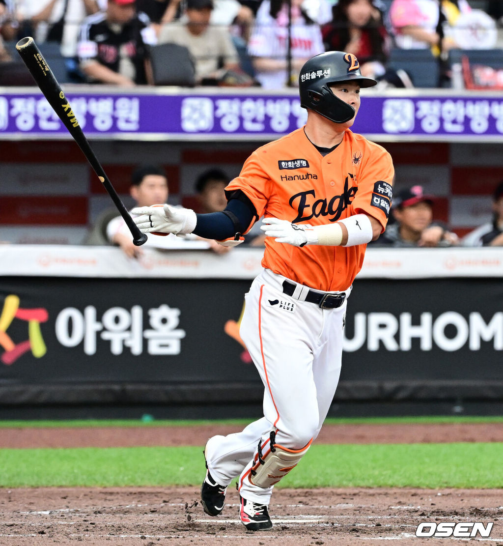 4회말 1사 1,3루에서 한화 이도윤이 1타점 적시타를 날리고 있다. 2025.06.15 /jpnews@osen.co.kr