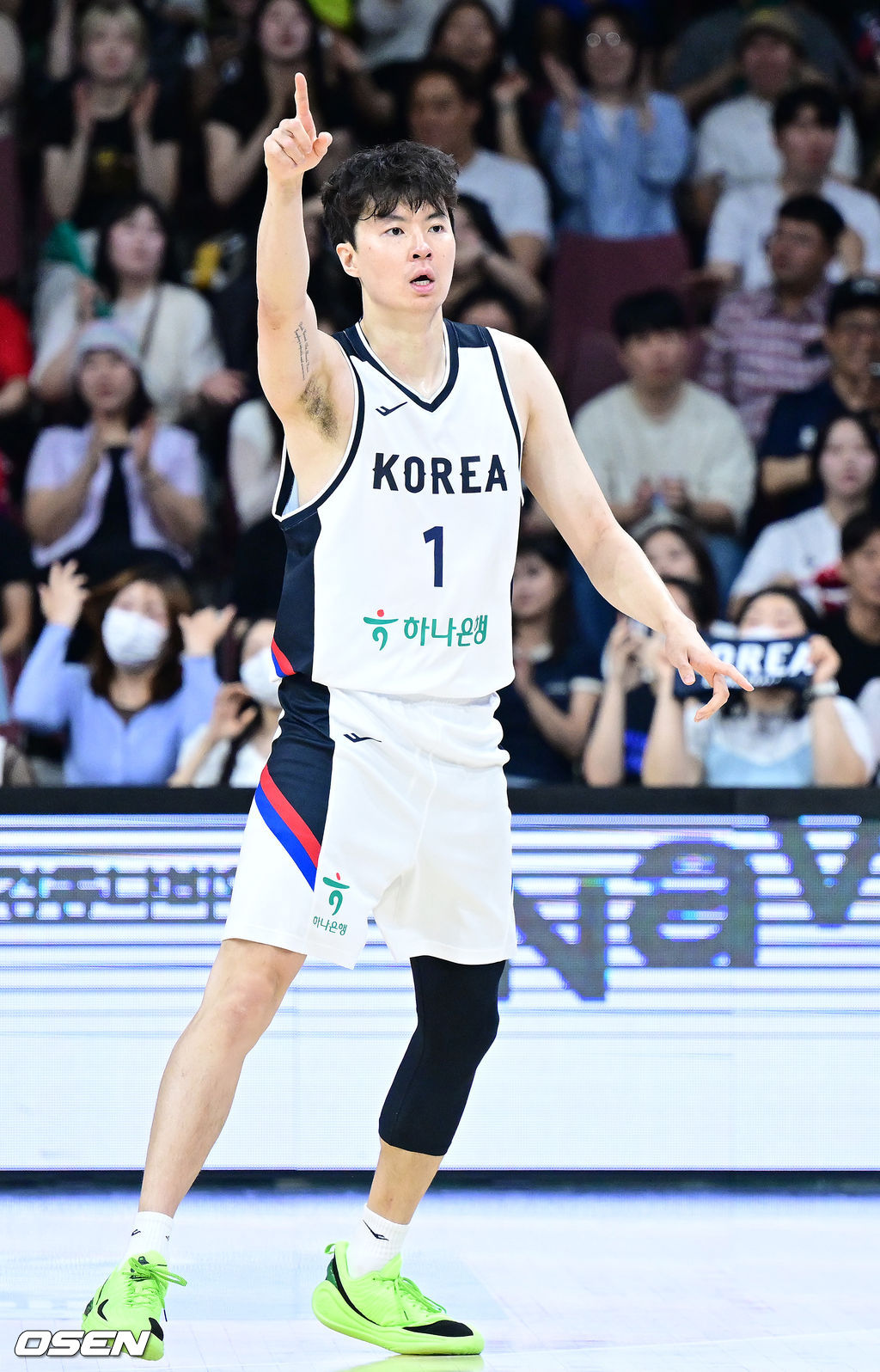 11일 오후 경기도 안양 정관장 아레나에서 ‘2025 남자농구 국가대표 평가전’ 대한민국과 일본의 경기가 열렸다.한국 남자농구 대표팀은 오는 8월 사우디아라비아 제다에서 열리는 '2025 FIBA 아시아컵'을 앞두고 오는 20일까지 일본, 카타르와 평가전을 갖는다.1쿼터, 한국 이현중이 득점에 기뻐하고 있다. 2025.07.11 / dreamer@osen.co.kr