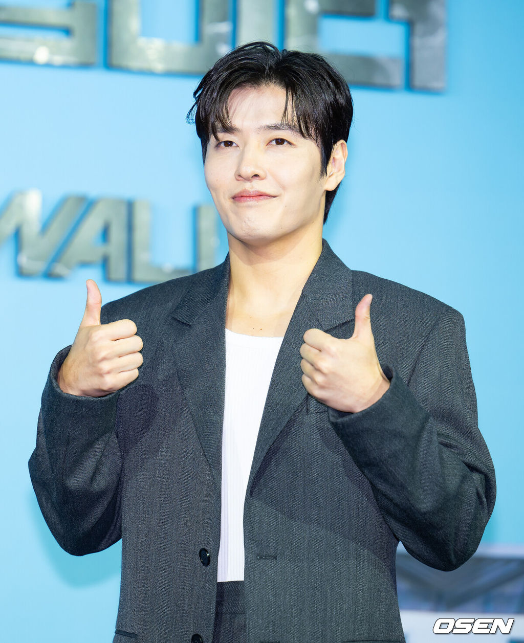 14일 오전 서울 중구 앰배서더 풀만 호텔에서 넥플릭스 영화 ‘84제곱미터’ 제작보고회가 열렸다. 영화‘ 84제곱미터 ’는 84㎡ 아파트로 내 집 마련에 성공한 영끌족 우성(강하늘)이 정체를 알 수 없는 층간 소음에 시달리며 벌어지는 예측불허 스릴러 장르다. 배우 강하늘이 포토타임을 갖고 있다. 2025.07.14 / ksl0919@osen.co.kr  
