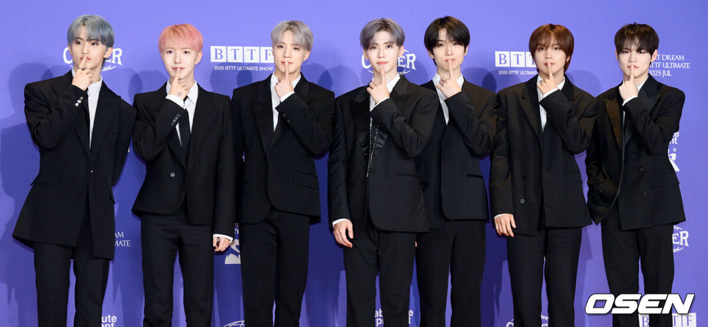 그룹 NCT DREAM(엔시티 드림, 이하 NCT 드림)의 정규 5집 ‘Go Back To The Future’(고 백 투 더 퓨처) 발매 기념 제작 발표회가 14일 서울 송파구 롯데시네마 월드타워에서 열렸다.이번 앨범은 가장 빛나는 ‘나’를 찾기 위해 시간 여행을 떠난 호기심 많은 괴짜 NCT DREAM이 과거와 현재, 미래를 넘나드는 여정을 스펙터클하게 그려낸 작품이다. 더블 타이틀곡 ‘BTTF’(비티티에프 / 백 투 더 퓨처)와 ‘CHILLER’를 포함한 총 9곡이 수록돼 있다.NCT드림이 포즈를 취하고 있다. 2025.07.14/cej@osen.co.kr