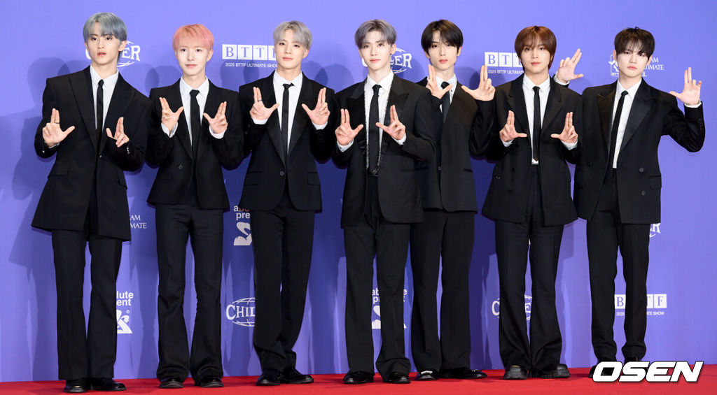그룹 NCT DREAM(엔시티 드림, 이하 NCT 드림)의 정규 5집 ‘Go Back To The Future’(고 백 투 더 퓨처) 발매 기념 제작 발표회가 14일 서울 송파구 롯데시네마 월드타워에서 열렸다.이번 앨범은 가장 빛나는 ‘나’를 찾기 위해 시간 여행을 떠난 호기심 많은 괴짜 NCT DREAM이 과거와 현재, 미래를 넘나드는 여정을 스펙터클하게 그려낸 작품이다. 더블 타이틀곡 ‘BTTF’(비티티에프 / 백 투 더 퓨처)와 ‘CHILLER’를 포함한 총 9곡이 수록돼 있다.NCT드림이 포즈를 취하고 있다. 2025.07.14/cej@osen.co.kr