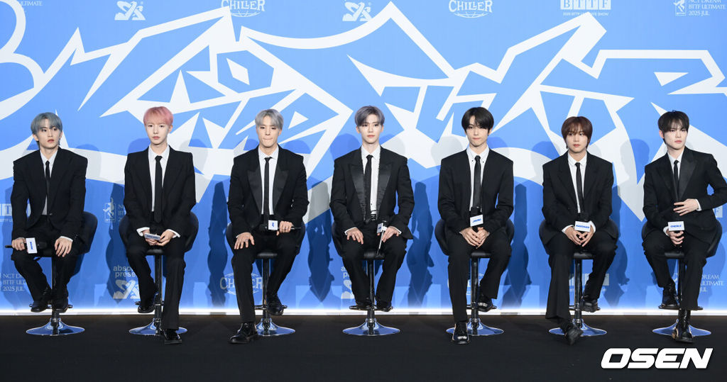 그룹 NCT DREAM(엔시티 드림, 이하 NCT 드림)의 정규 5집 ‘Go Back To The Future’(고 백 투 더 퓨처) 발매 기념 제작 발표회가 14일 서울 송파구 롯데시네마 월드타워에서 열렸다.이번 앨범은 가장 빛나는 ‘나’를 찾기 위해 시간 여행을 떠난 호기심 많은 괴짜 NCT DREAM이 과거와 현재, 미래를 넘나드는 여정을 스펙터클하게 그려낸 작품이다. 더블 타이틀곡 ‘BTTF’(비티티에프 / 백 투 더 퓨처)와 ‘CHILLER’를 포함한 총 9곡이 수록돼 있다.NCT 드림이 질의응답 시간을 갖고 있다. 2025.07.14/cej@osen.co.kr