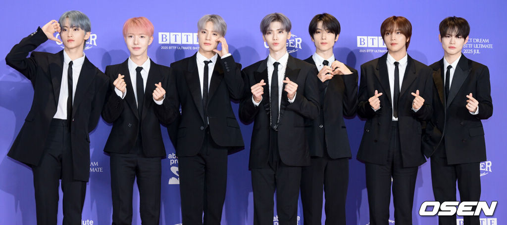 그룹 NCT DREAM(엔시티 드림, 이하 NCT 드림)의 정규 5집 ‘Go Back To The Future’(고 백 투 더 퓨처) 발매 기념 제작 발표회가 14일 서울 송파구 롯데시네마 월드타워에서 열렸다.이번 앨범은 가장 빛나는 ‘나’를 찾기 위해 시간 여행을 떠난 호기심 많은 괴짜 NCT DREAM이 과거와 현재, 미래를 넘나드는 여정을 스펙터클하게 그려낸 작품이다. 더블 타이틀곡 ‘BTTF’(비티티에프 / 백 투 더 퓨처)와 ‘CHILLER’를 포함한 총 9곡이 수록돼 있다.NCT드림이 포즈를 취하고 있다. 2025.07.14/cej@osen.co.kr