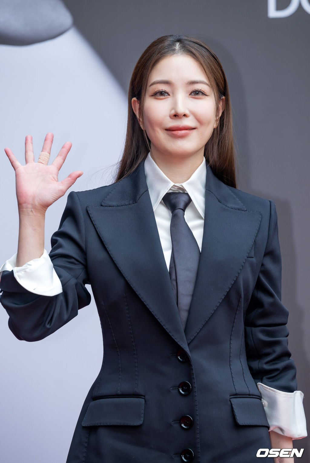 24일 서울 강남구 청담동 매장에서 한 패션 브랜드의 SS23 컬렉션 론칭 행사가 열렸다.보아가 입장하며 포즈를 취하고 있다. 2023.03.24 / rumi@osen.co.kr