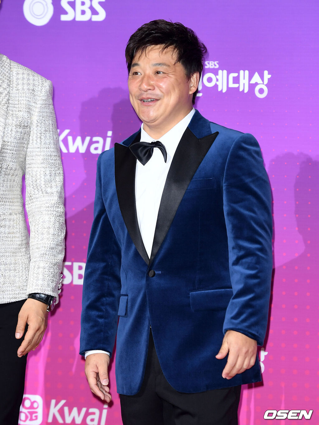 30일 오후 서울 상암동 SBS 프리즘 타워에서 '2017 SBS 연예대상' 레드카펫 행사가 열렸다.개그맨 윤정수가 레드카펫을 밟고 있다./sunday@osen.co.kr