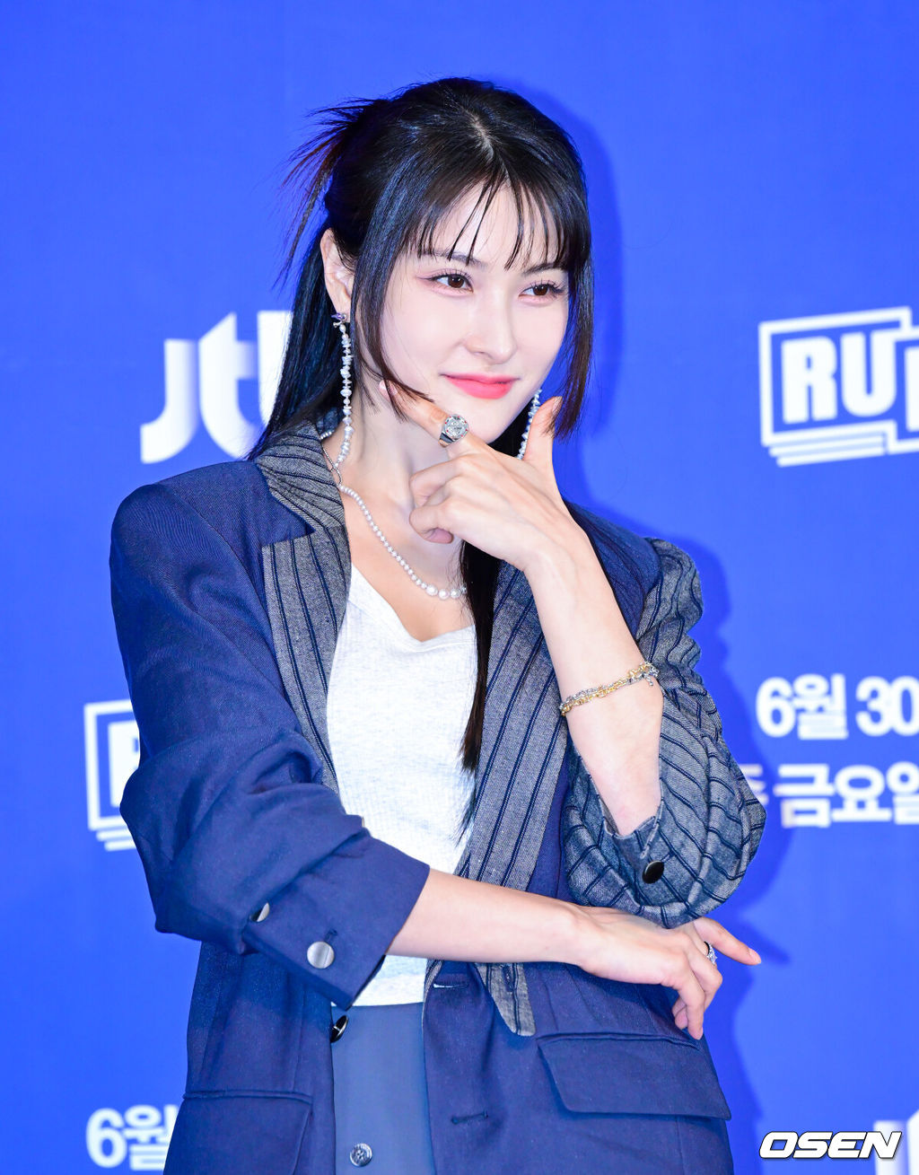30일 오전 서울 마포구 스탠포드호텔코리아에서 JTBC ‘R U Next?(알 유 넥스트?)’ 제작발표회가 열렸다.‘R U Next?’는 하이브와 CJ ENM JV 레이블 빌리프랩의 차세대 글로벌 걸그룹 최종 멤버를 결정하는 프로그램이다. 참가자들은 체계적인 커리큘럼 안에서 트레이닝을 받고, 7개의 관문을 하나씩 통과하며 자신의 잠재력과 스타성을 증명한다. 지난 23일 글로벌 팬 커뮤니티 플랫폼 위버스와 모바일 금융 앱 토스에서 첫 번째 글로벌 투표가 시작됐다.박규리가 포즈를 취하고 있다. 2023.06.30 /jpnews@osen.co.kr