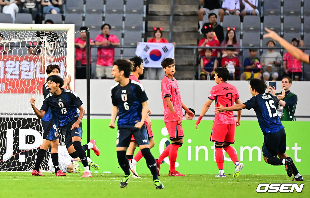 홍명보 감독이 이끄는 남자축구대표팀이 15일 오후 용인 미르스타디움에서 2025 동아시아축구연맹(EAFF) E-1 챔피언십(동아시안컵) 3차전 일본과 경기를 가졌다. 한국은 1차전서 중국을 3-0, 2차전서 홍콩을 2-0으로 완파했다. 하지만 일본이 1차전서 홍콩을 6-1, 2차전서 중국을 2-0으로 이겼다. 골득실 +7의 일본이 +5의 한국을 누르고 조 선두인 상황이다. 나란히 2승을 거둔 한국과 일본은 대회 우승컵을 놓고 격돌한다. 전반 일본 저메인이 선제골을 넣고 기뻐하고 있다. 2025.07.15 / jpnews@osen.co.kr