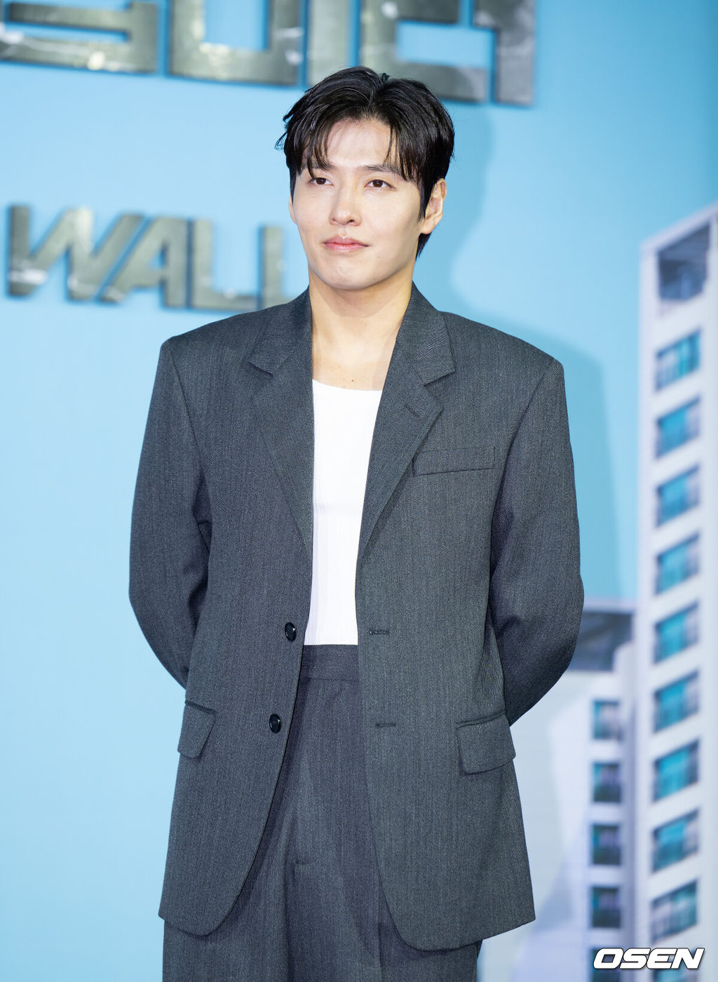 14일 오전 서울 중구 앰배서더 풀만 호텔에서 넥플릭스 영화 ‘84제곱미터’ 제작보고회가 열렸다. 영화‘ 84제곱미터 ’는 84㎡ 아파트로 내 집 마련에 성공한 영끌족 우성(강하늘)이 정체를 알 수 없는 층간 소음에 시달리며 벌어지는 예측불허 스릴러 장르다. 배우 강하늘이 포토타임을 갖고 있다. 2025.07.14 / ksl0919@osen.co.kr