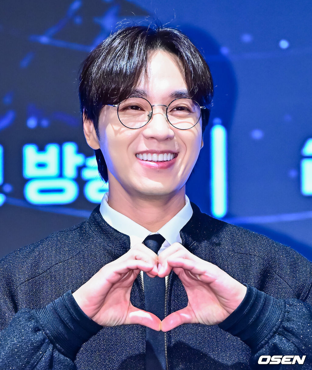16일 서울 구로구 신도림동 더 세인트에서 Mnet '보이즈 2 플래닛' 제작발표회가 열렸다.‘보이즈 2 플래닛’은 ‘K-POP 월드 스케일 데뷔 프로젝트’라는 타이틀에 걸맞게 전례 없는 규모와 구성으로 글로벌 팬덤의 기대를 받고 있다. 글로벌 팬덤 ‘스타 크리에이터’와 함께 월드 스케일 K-POP 데뷔 여정을 펼칠 ‘보이즈 2 플래닛 K’, ‘보이즈 2 플래닛 C’는 오는 7월 17일(목)과 18일(금) 밤 9시 20분 첫 방송한다.가수 이석훈이 포즈를 취하고 있다. 2025.07.16 / jpnews@osen.co.kr