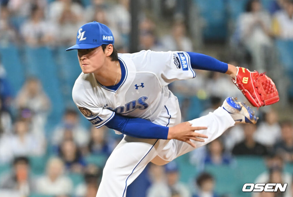 25일 대구삼성라이온즈파크에서 2025 신한 SOL 뱅크 KBO 리그 삼성 라이온즈와 한화 이글스의 경기가 열렸다. 홈팀 삼성은 후라도가, 방문팀 한화는 와이스가 선발 출전했다. 삼성 라이온즈 이호성이 역투하고 있다. 2025.06.25 / foto0307@osen.co.kr