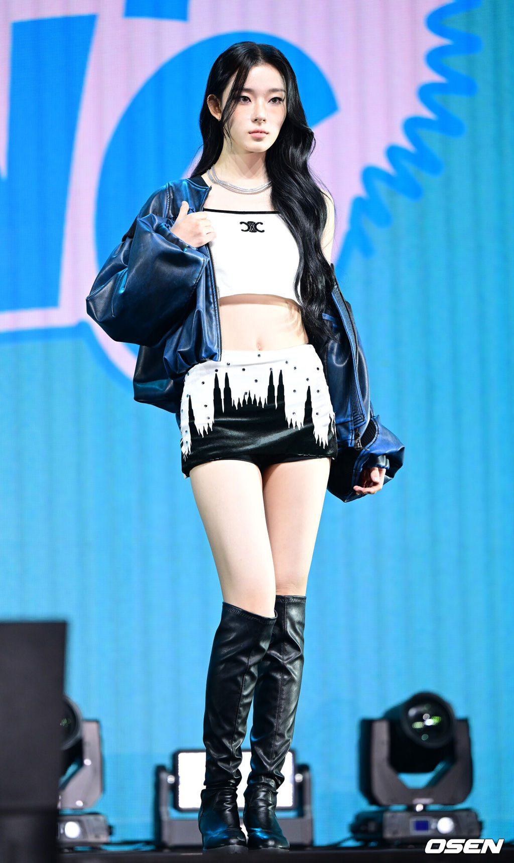 그룹 ifeye(이프아이-카시아, 라희, 원화연, 사샤, 태린, 미유)가 16일 오후 서울 한남동 블루스퀘어 SOL 트래블홀에서 미니 2집 물결 ‘낭’ Pt.2 ‘sweet tang(스윗탱)’을 발매 쇼케이스를 가졌다.이번 앨범 타이틀곡 ‘r u ok?’는 ifeye(이프아이)의 독보적인 멋스러움을 담아낸 노래로, 파워풀한 댄스곡 같으면서도 그 이면에 섬세한 악기 구성과 정교하게 설계된 그루브가 담겨 있어 리스너들의 귀를 사로잡을 것으로 기대된다.이프아이 카시아가 포토타임을 하고 있다. 2025.07.16/ dreamer@osen.co.kr